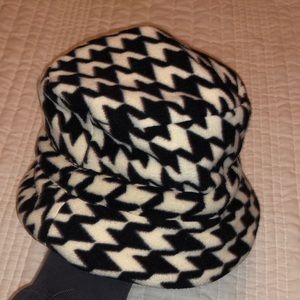 Beanie Type Hat white/black pattern